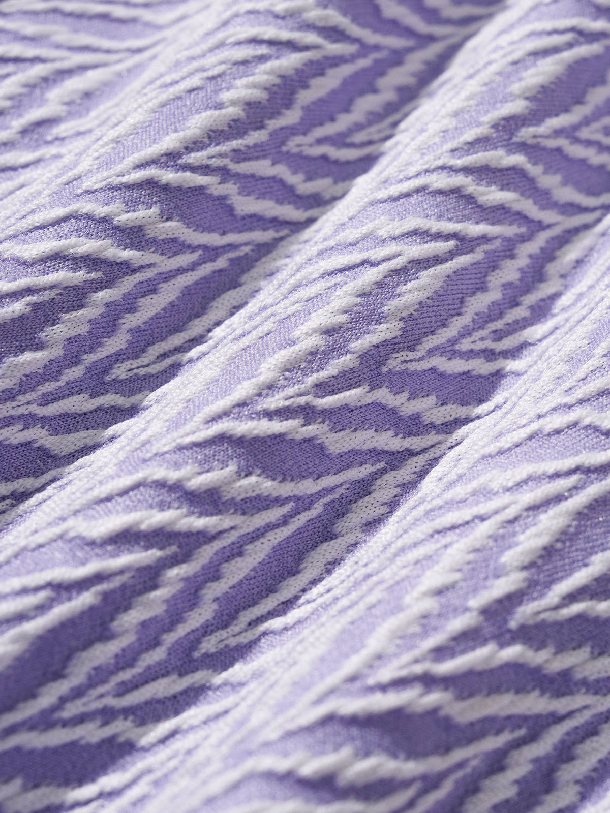 Conjunto de bikini morado con estampado geométrico de estrellas