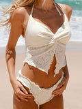 Conjunto de tankini blanco con diseño geométrico retorcido