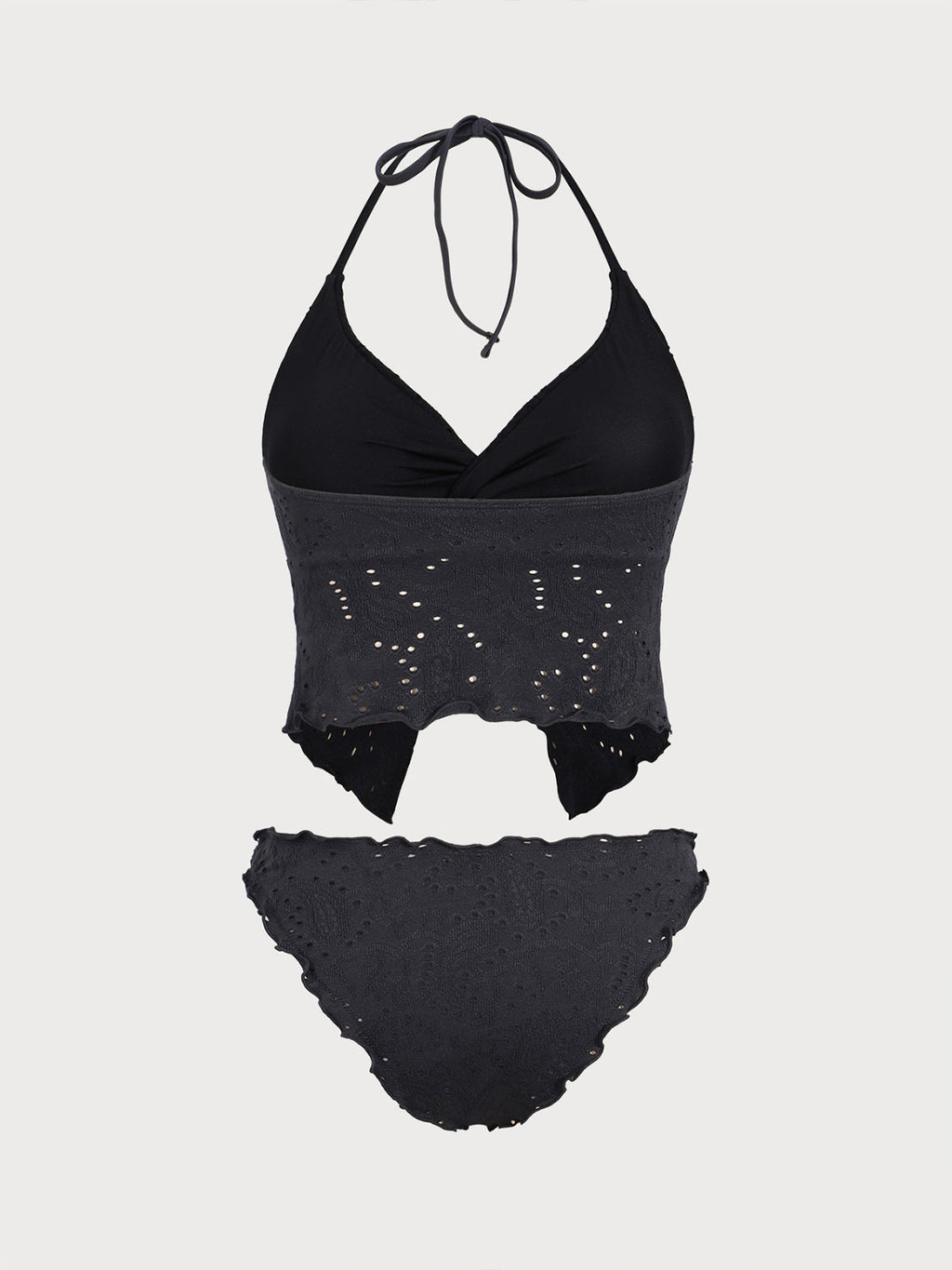 Conjunto de tankini blanco con diseño geométrico retorcido